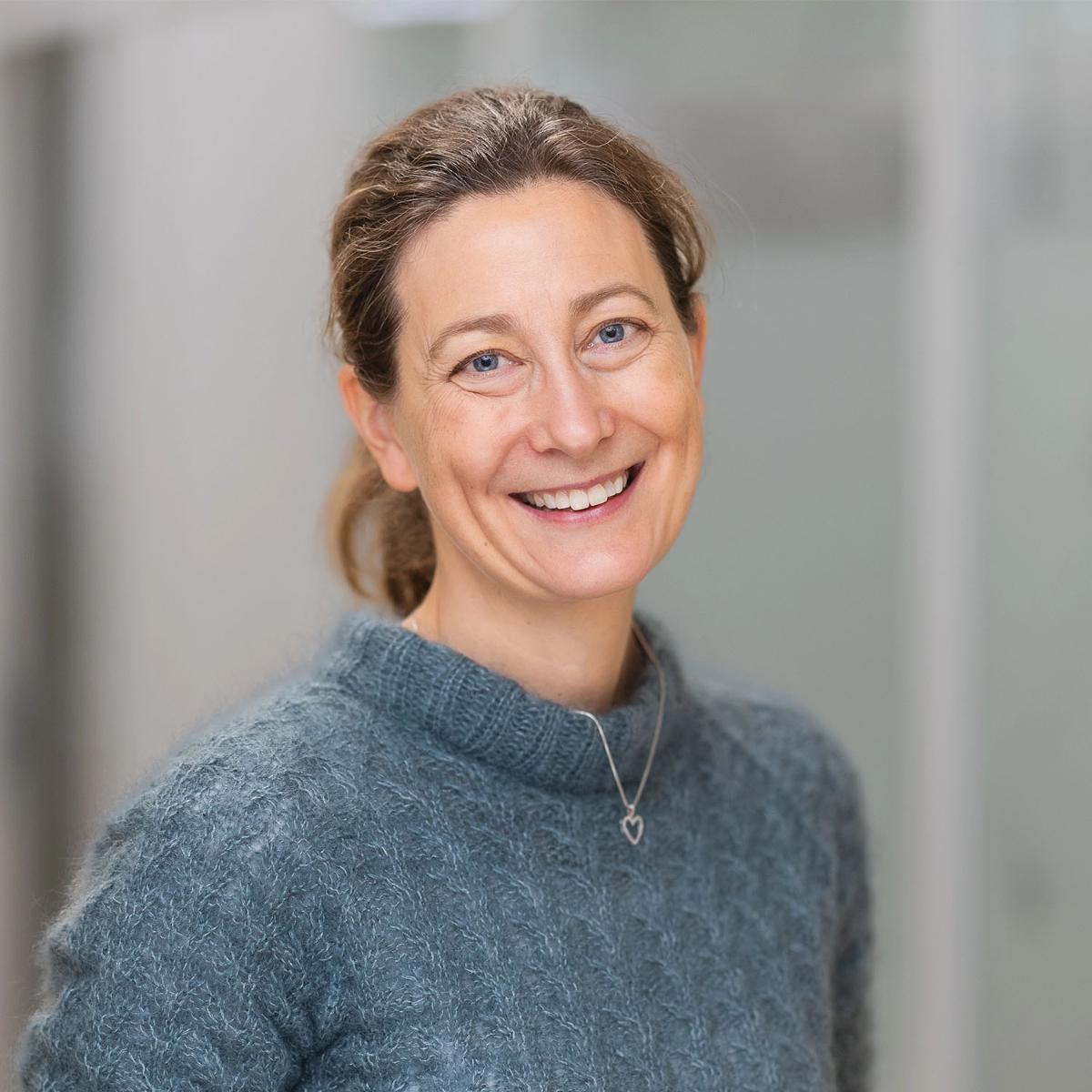 Elin Hadler-Olsen_KVADRATISK1_foto Marius Fiskum.jpeg Kvinne sett forfra